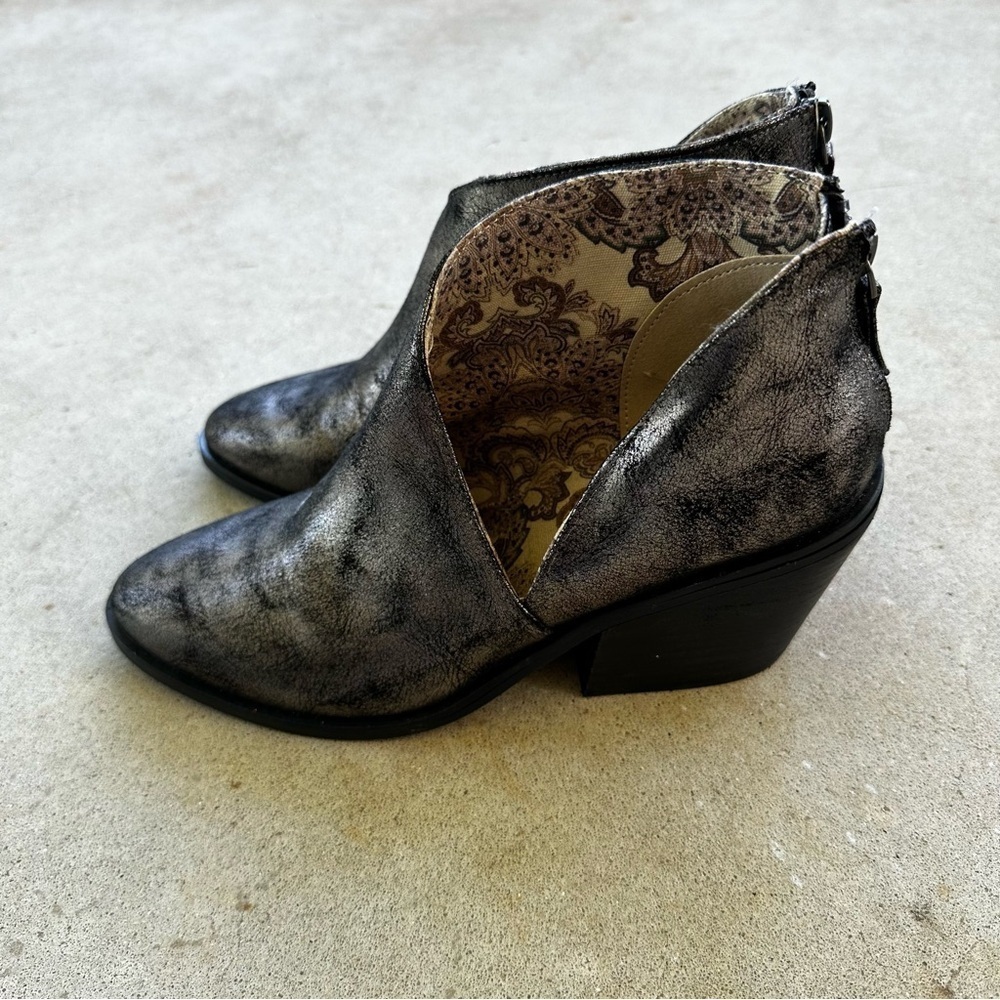 Band Of Gypsies Tusk Booties Silver Women’s Size 7 - Picture 7 of 8